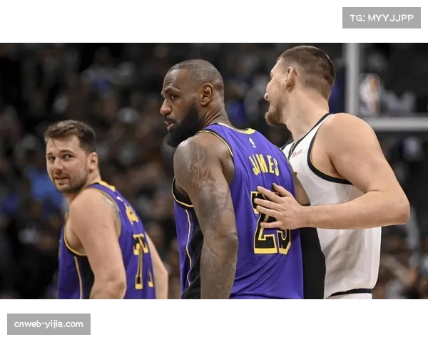 里夫斯确诊左侧腹斜肌二级拉伤，常规赛提前报销